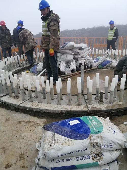 灌浆料可以掺水泥吗 灌浆料里面可以加石子吗